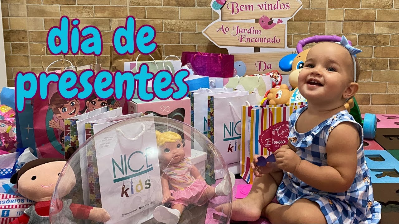 Abrindo meus presentes de aniversario (1 aninho)