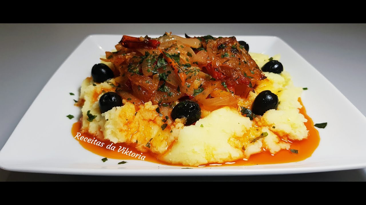 Bacalhau com cebolada - 𝓡𝓮𝓬𝓮𝓲𝓽𝓪𝓼 𝓭𝓪 𝓥𝓲𝓴𝓽𝓸𝓻𝓲𝓪 👩&zwj;🍳