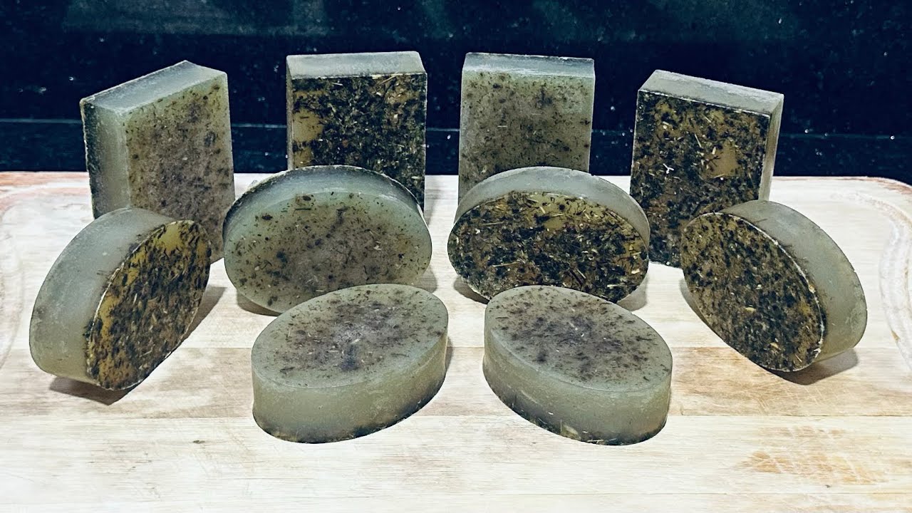 Sabonetes glicerinados  com camomila e erva doce- acalma sua pele e deixa super refrescante 