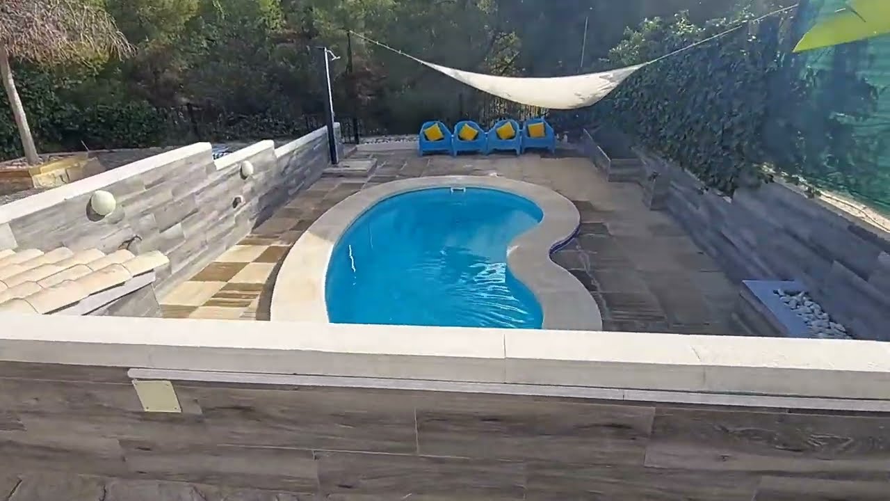 175.000€ Solar powered three-bedroom, one-bathroom villa with a private pool located in Pedralba.