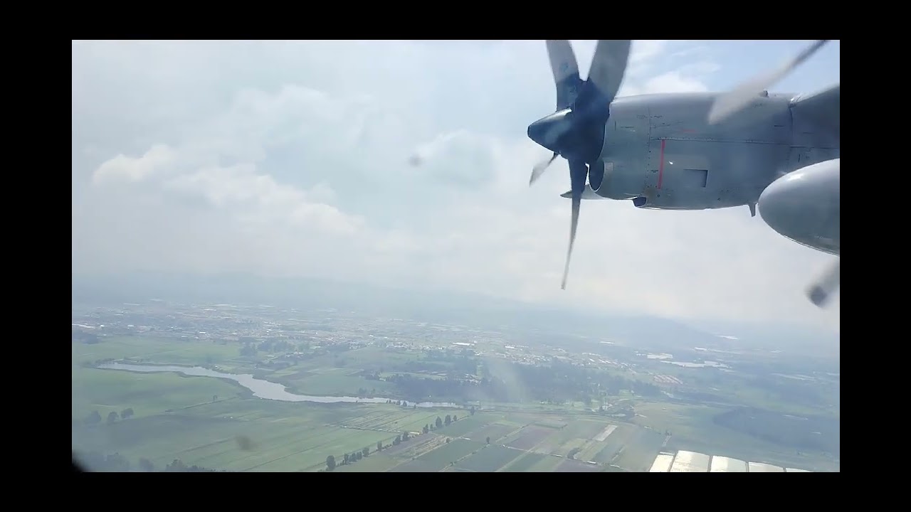 Fuerza Aeroespacial Colombiana Hércules C130 FAC1016 Aterrizando en Bogotá D.C