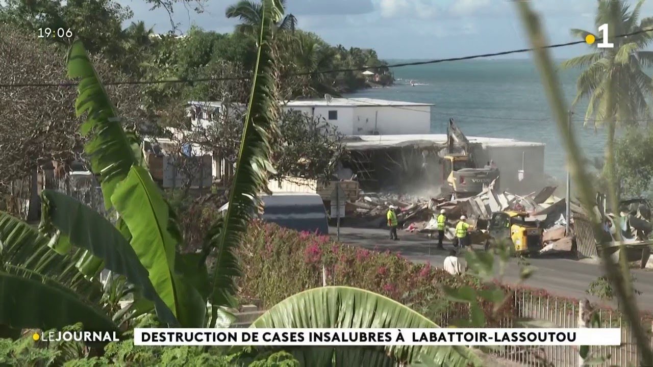 Destruction de cases insalubres à Labattoir-Lassoutou