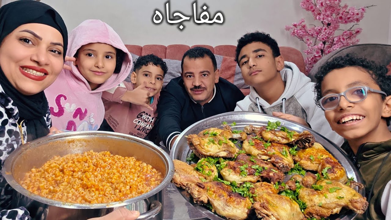 مش عارفه اللي بيحصل ده كله ليه النهارده فيديو مختلف خالص عملنا حاجه كده لحسونه وصاحبتي جات لي فجاه