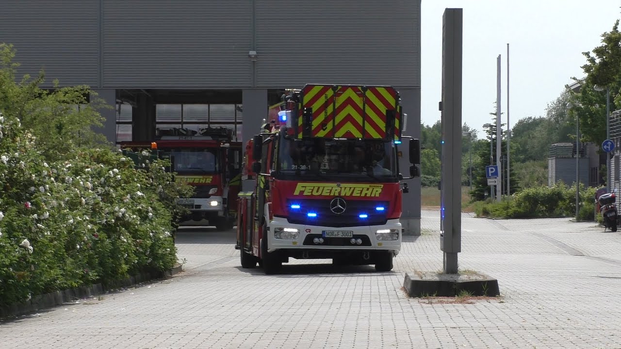 [Löschzug] HTLF + DLAK + LF20 + LF10 Wald/Fläche Freiwillige Feuerwehr Norden