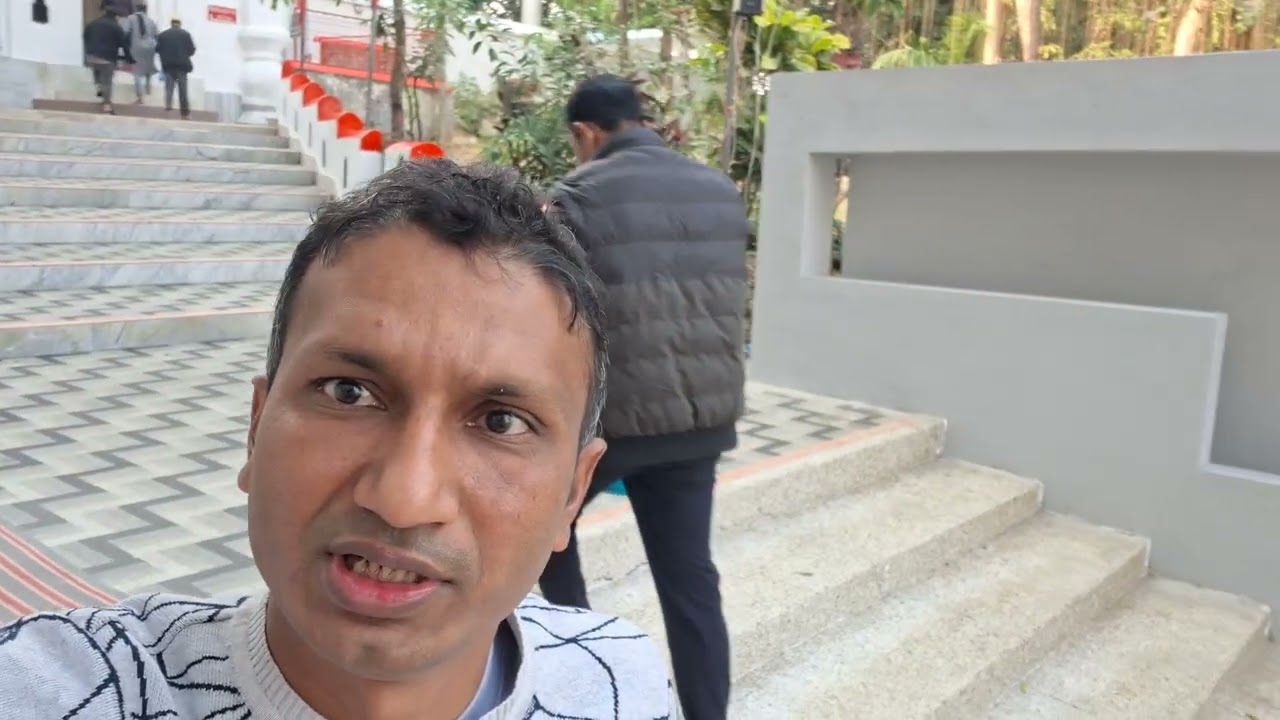 শাহ জালাল (রহ : ) মাজার প্রাঙ্গনে ৫৫০ বৎসরের পুরোনো মসজিদ ও ইহার আশপাশ 