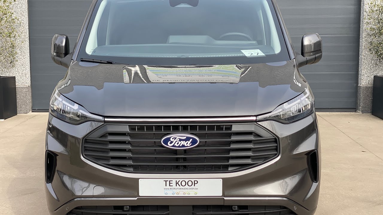 GD1138 Bloedmooie Ford Custom dubbele cabine 5 zitplaatsen