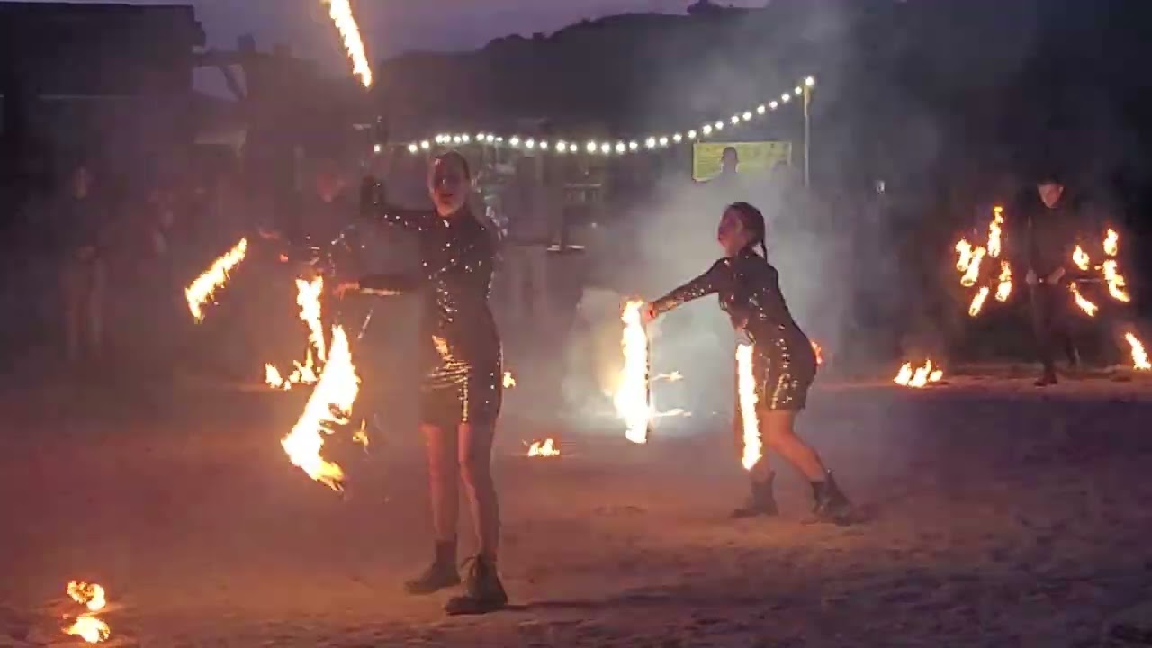 Feuershow an der Burg Shakken Kaliningrad Russland 24.6.23 Огненное шоу в замке Шаккен Калининград