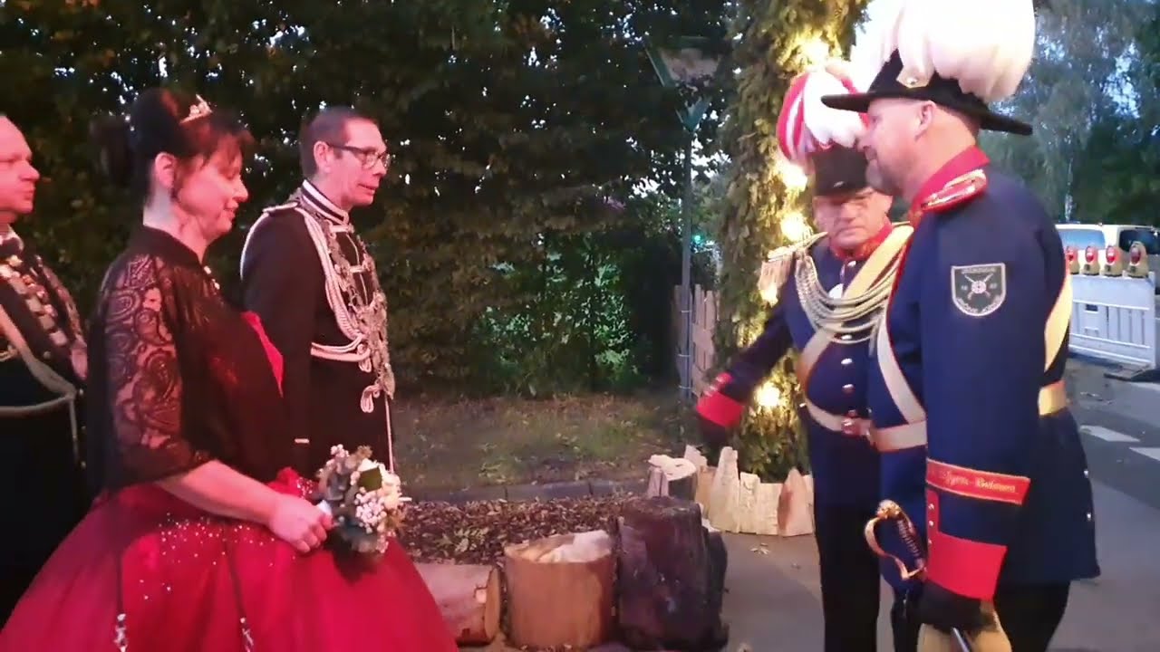 Schützenfest in Grevenbroich Neu Elfgen 2024 - Festzug zur Krönung am 11.10.2024