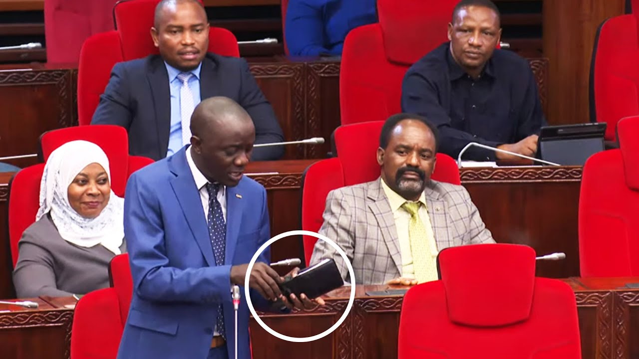 Mbunge Musukuma Noma aliamsha bungeni atoa pochi yake mfukoni 