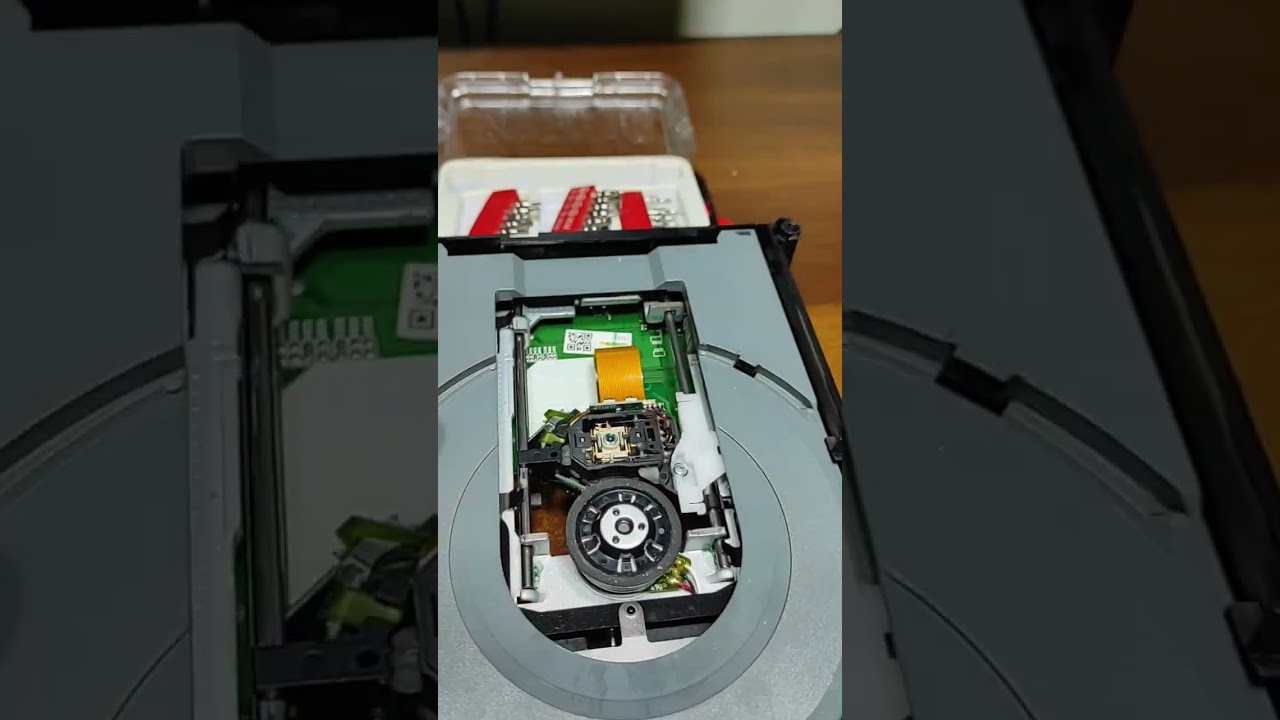 Riparare gruppo ottico di una console. Esempio su una XBOX360 e regolazione gain laser.