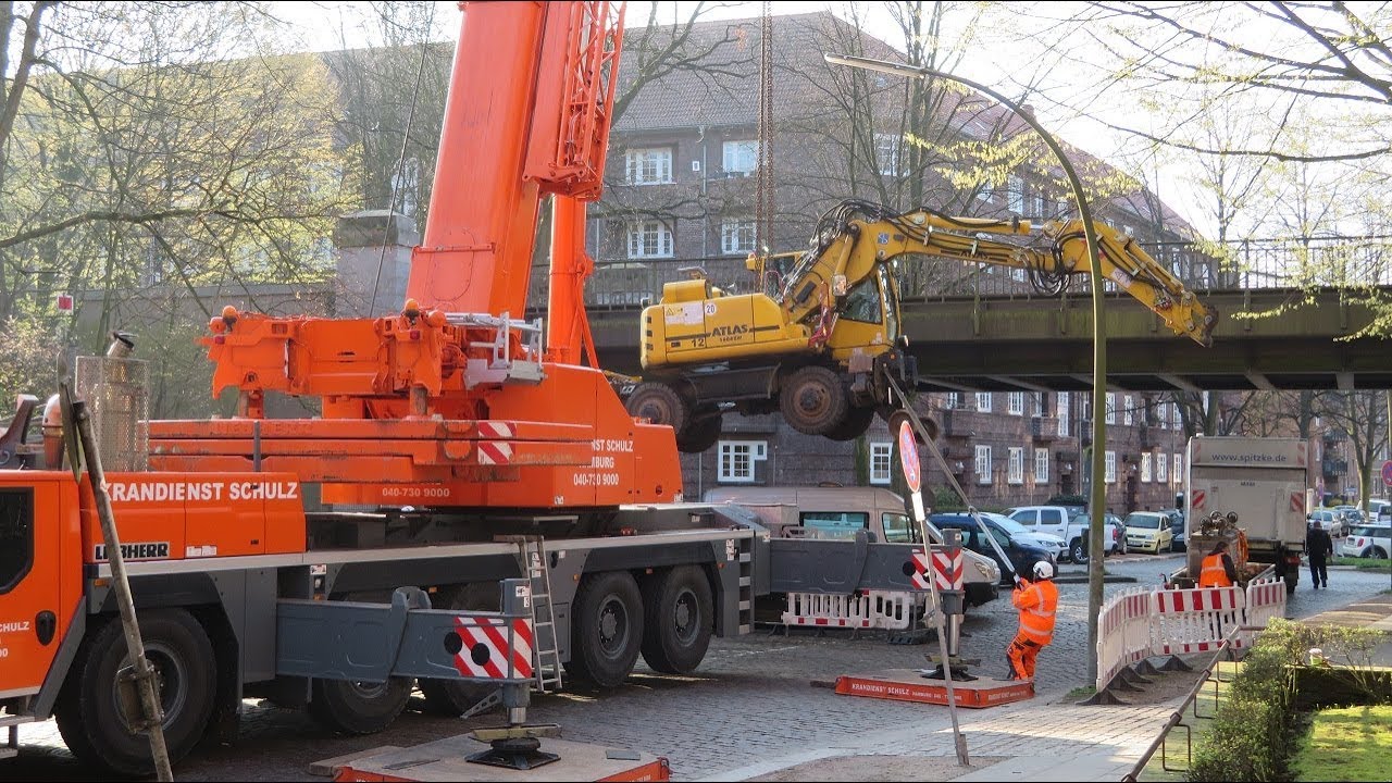 Soeren66 - Mobilkran LIEBHERR LTM 1160-5.2 hebt eine ATLAS 1604ZW auf eine Brücke