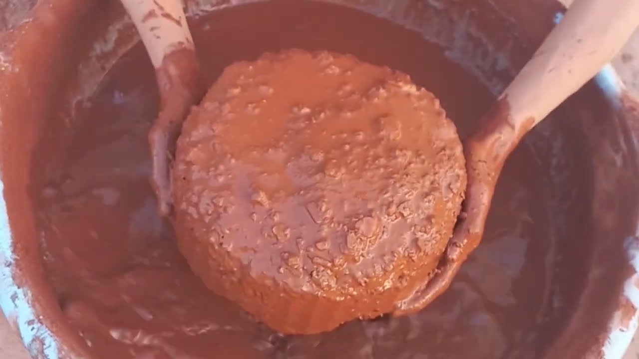 Huge bowls / Gritty Reddirt/ crumbling and dipping/ relaxing 😌 satisfying asmr sounds 👌