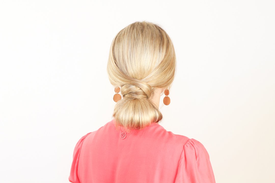 Прическа пучок за 10 минут. Bun Hairstyle for 10 Minutes