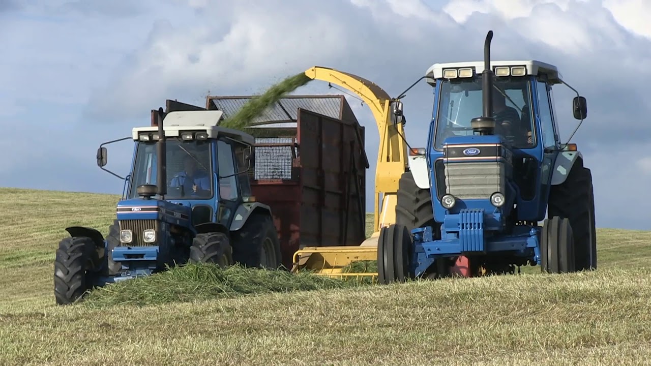 FORD 7710 AND NEW HOLLAND 525 CHOPPER
