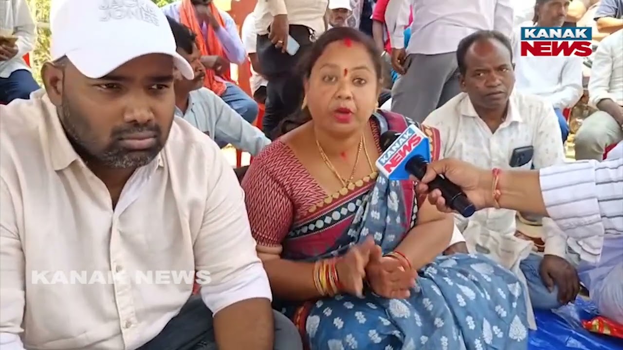 Unique Gas Protest! Congress Blocks Sunabeda NH in Koraput Over LPG Price Hike