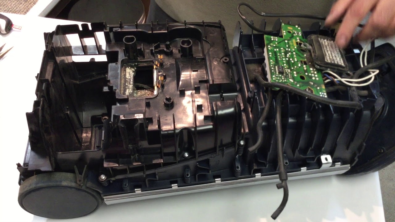 Démontage du moteur de l'aspirateur Lux 1 Royal - lux 1 Classic - D820 - D815.