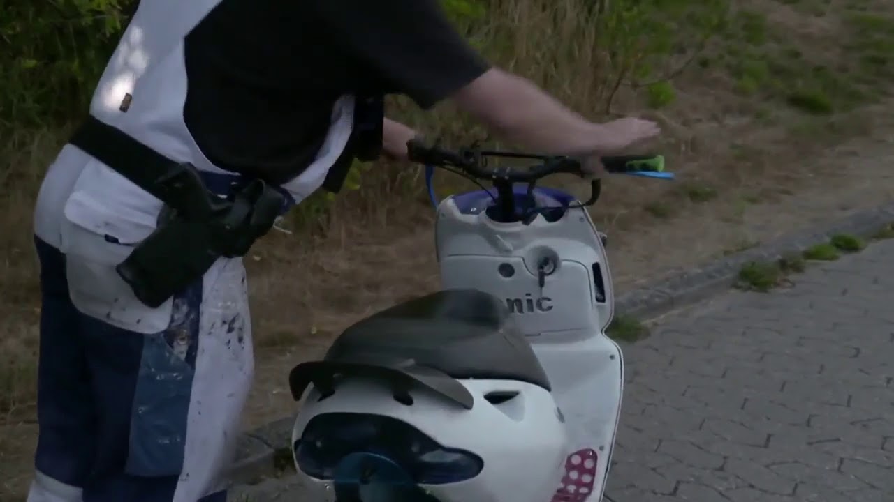 Politi Vs Scooter