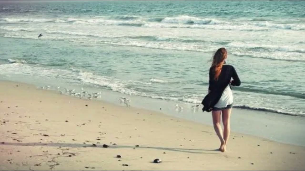 Video poesia:   Passeggiando sul bagnasciuga: Di Alberto Crimi.   ©