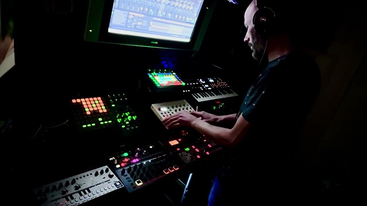 Hardware techno (K&ouml;nig Electronic Chaos promo mix)