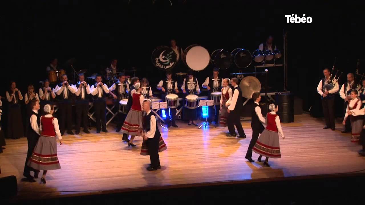 L'ensemble Bleuniadur et le Bagad Landi