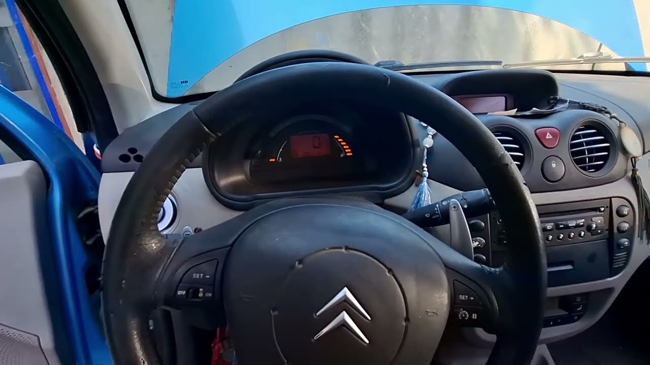 Не заводиться .Sitroen C3  Нет коммуникации коробки передач с ECU