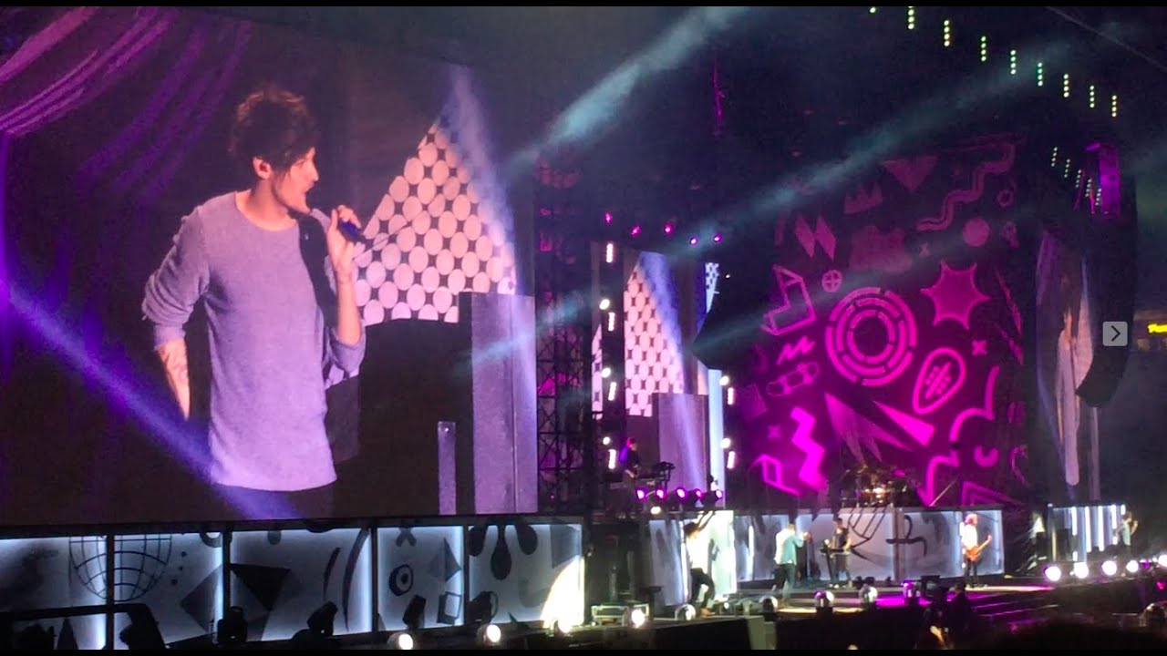 Clouds - One Direction // OTRA Detroit, August 29 2015, Ford Field [HD]