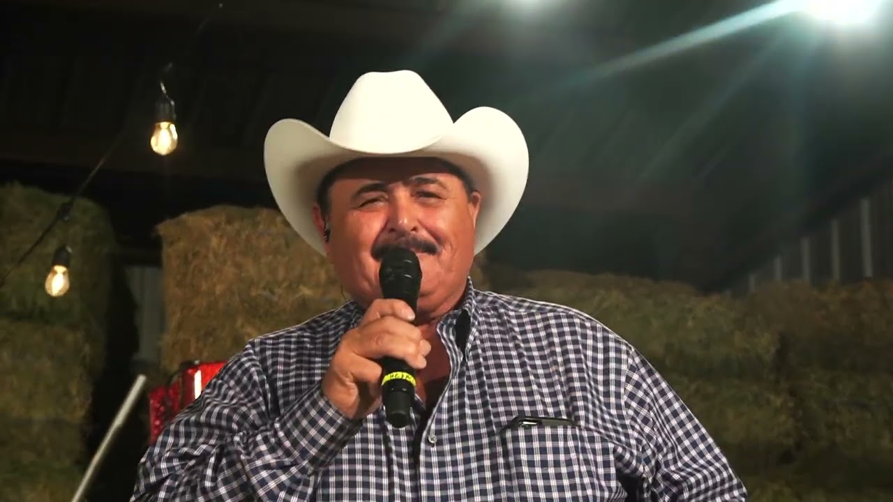 Los Huracanes del Norte - La Leona y El Carcomido [En Vivo Desde El Rancho]