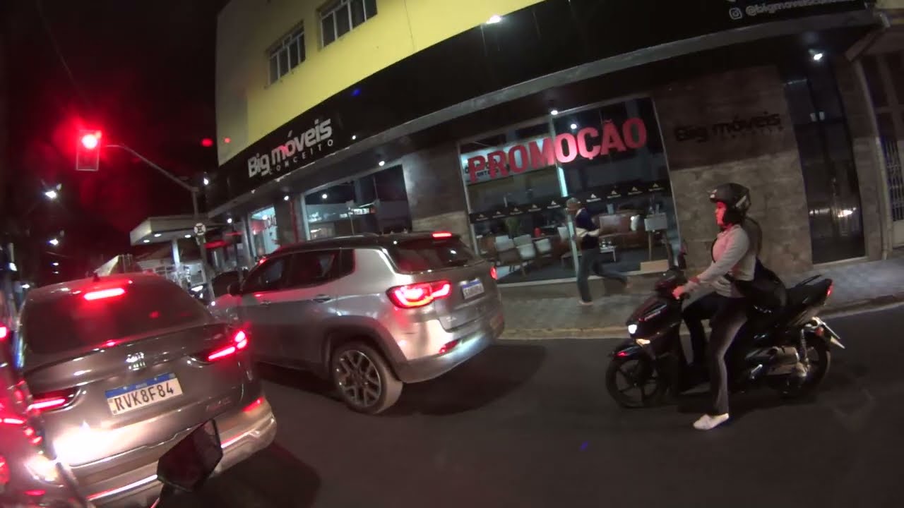 LAVRAS MG A NOITE COM&Eacute;RCIOS ABERTOS ATE MAIS TARDE !