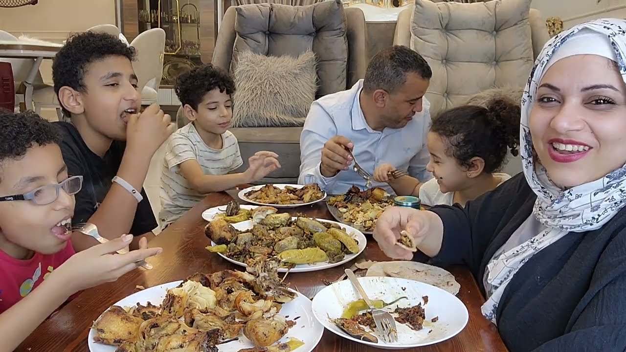 تحدي اكل / الدنيا اتفتحت في الفيديو ده تحدي على حمام كذاب وفراخ مكرونه بشاميل ومحشي مشكل 🤥