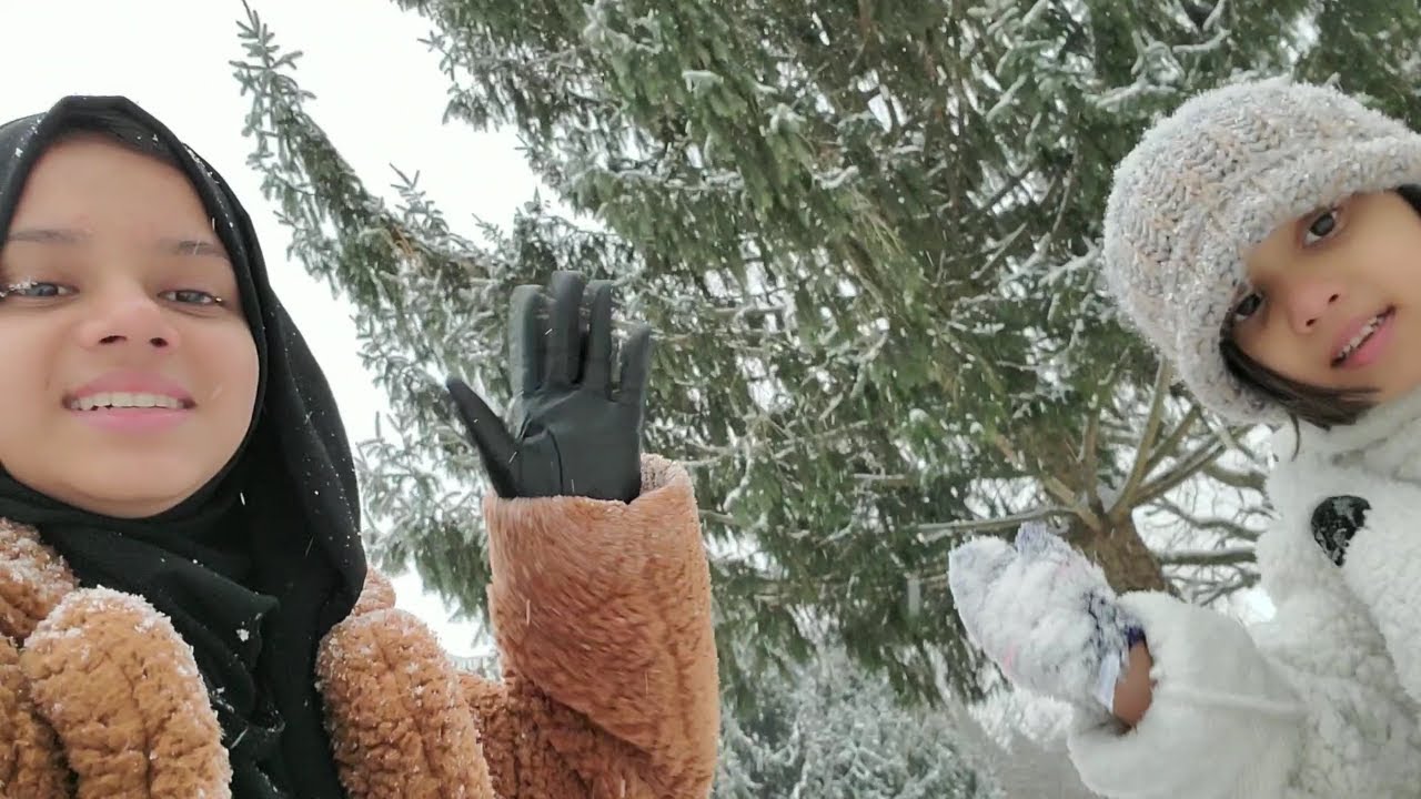 ❄️sNOW vLog: Maryam and Fatima love to play with Snow ⛄❄❅