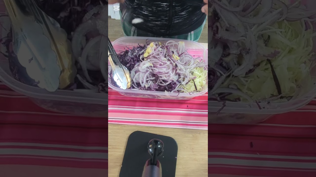 Spicy Pickled Cabbage 🔥🌶️ Crunchy red & green cabbage soaked in a bold vinegar brine with habanero,