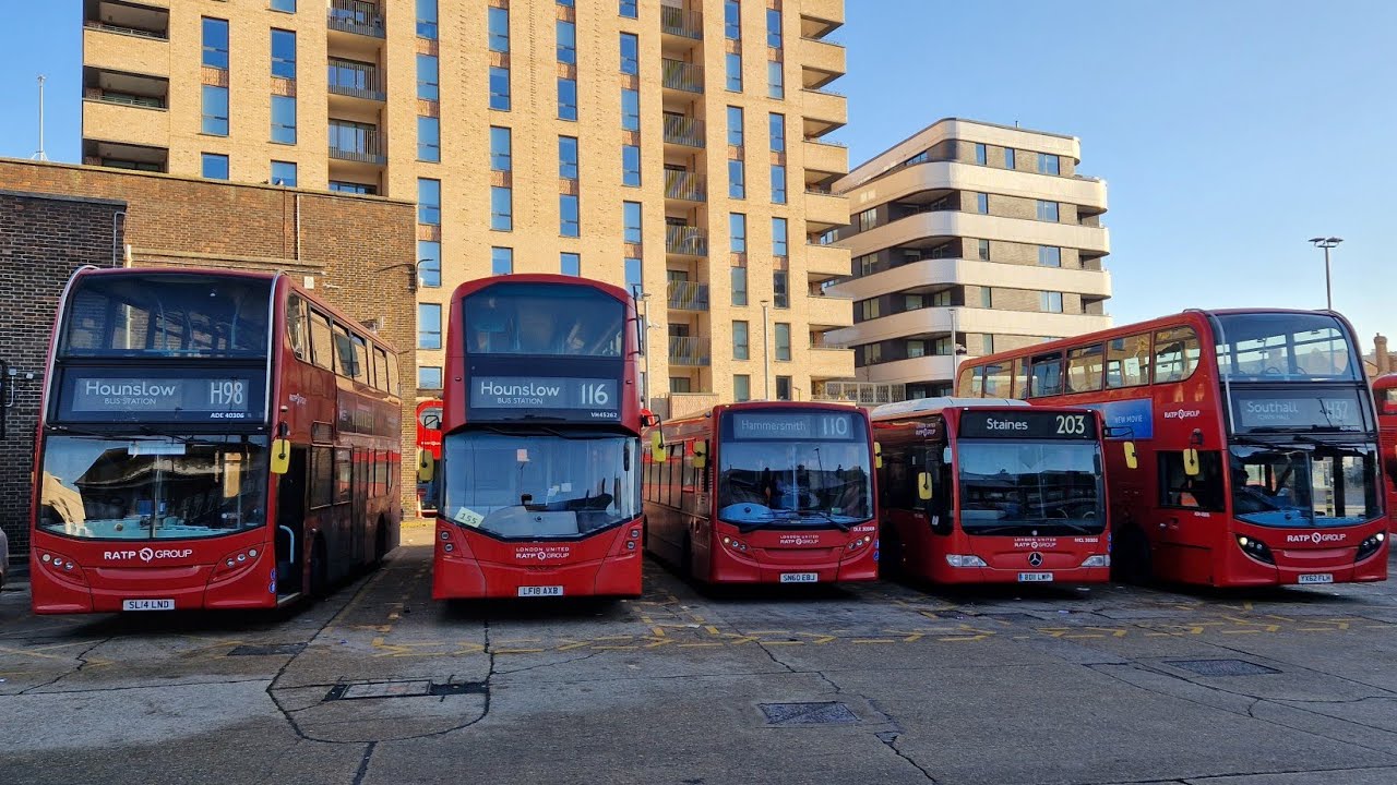 LONDON BUSES AT HOUNSLOW