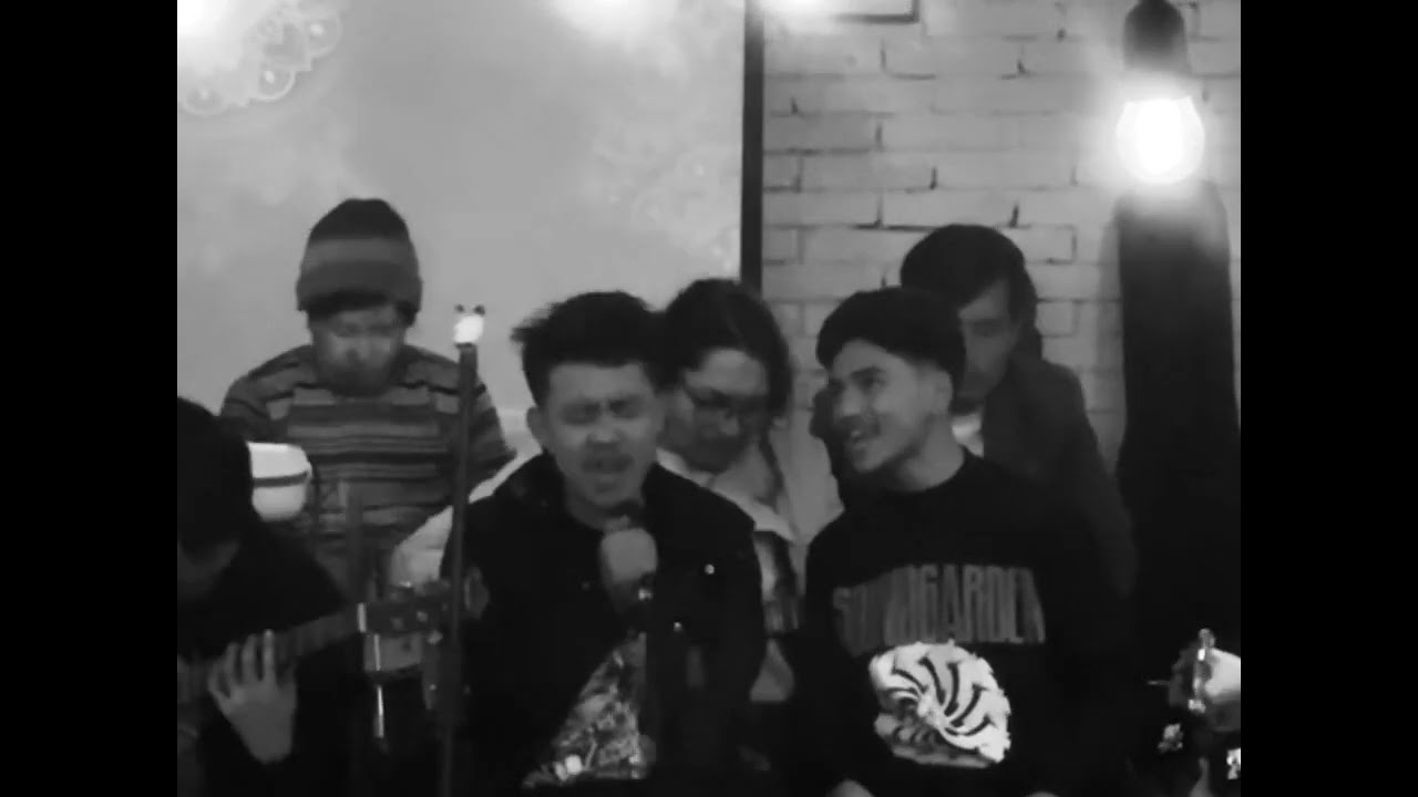 Udnu chhaina  by guess what live at parowartan cafe