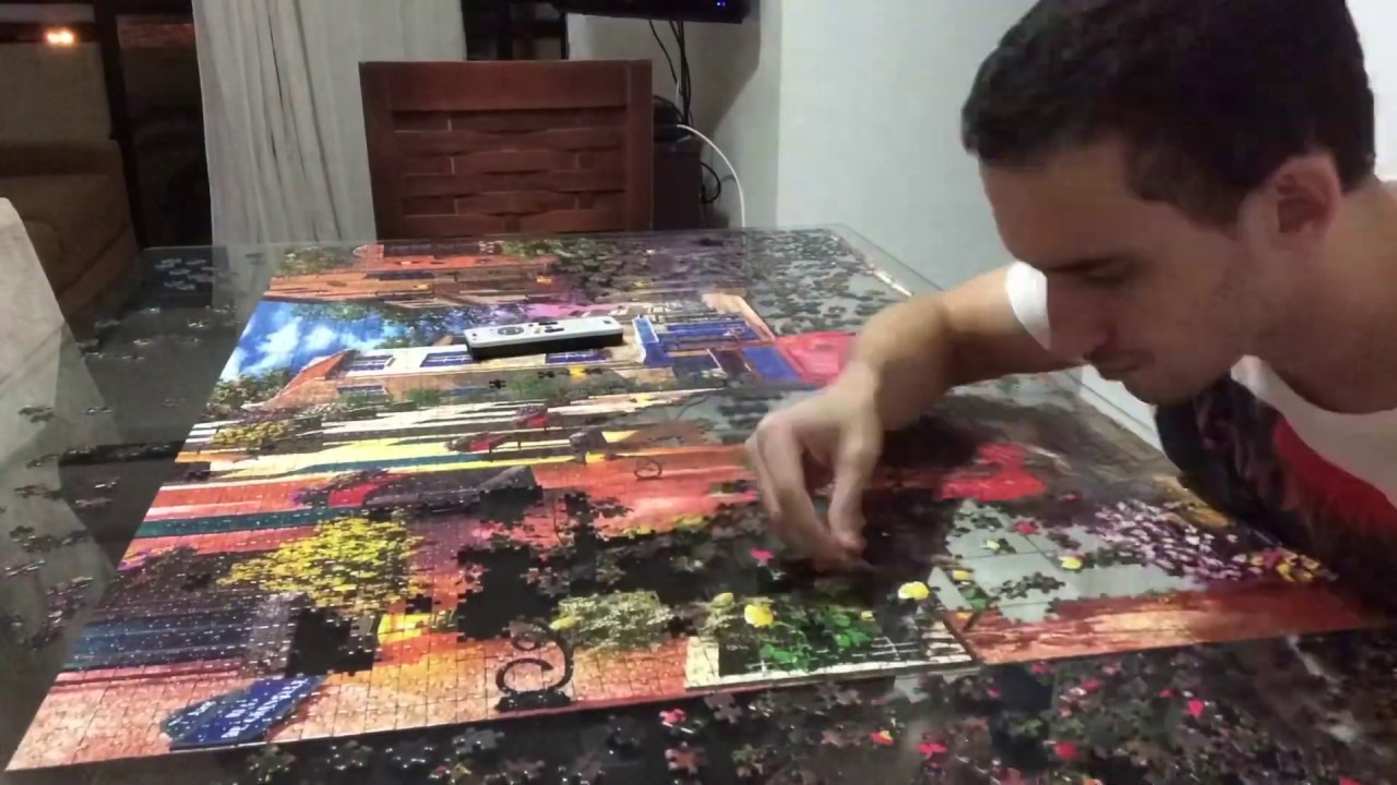 Montagem de um quebra-cabeça de 3000 peças