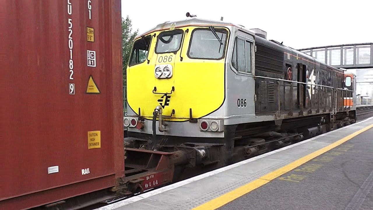 Irish Rail 071 Class Loco 086 + IWT Liner - Tullamore Station