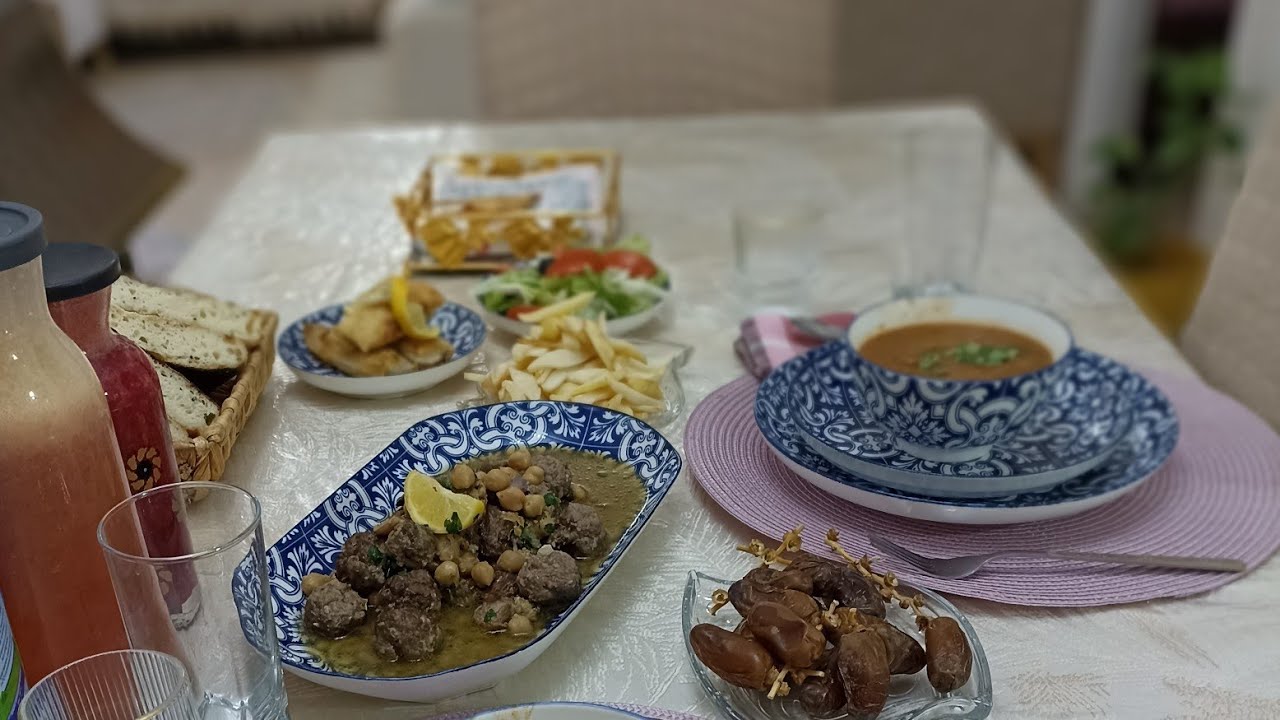 يوم من ايام رمظان حريرة خضرة وخبز المنفوخ روعة 🍞🍲😋🌙🕌