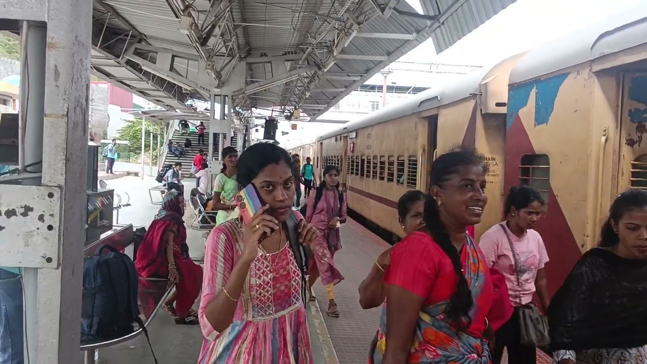 12678- KSR Bengaluru InterCity SF Ex Ernakulam to KSR Bengaluru City Junction  Tirupur - 11/6/2025