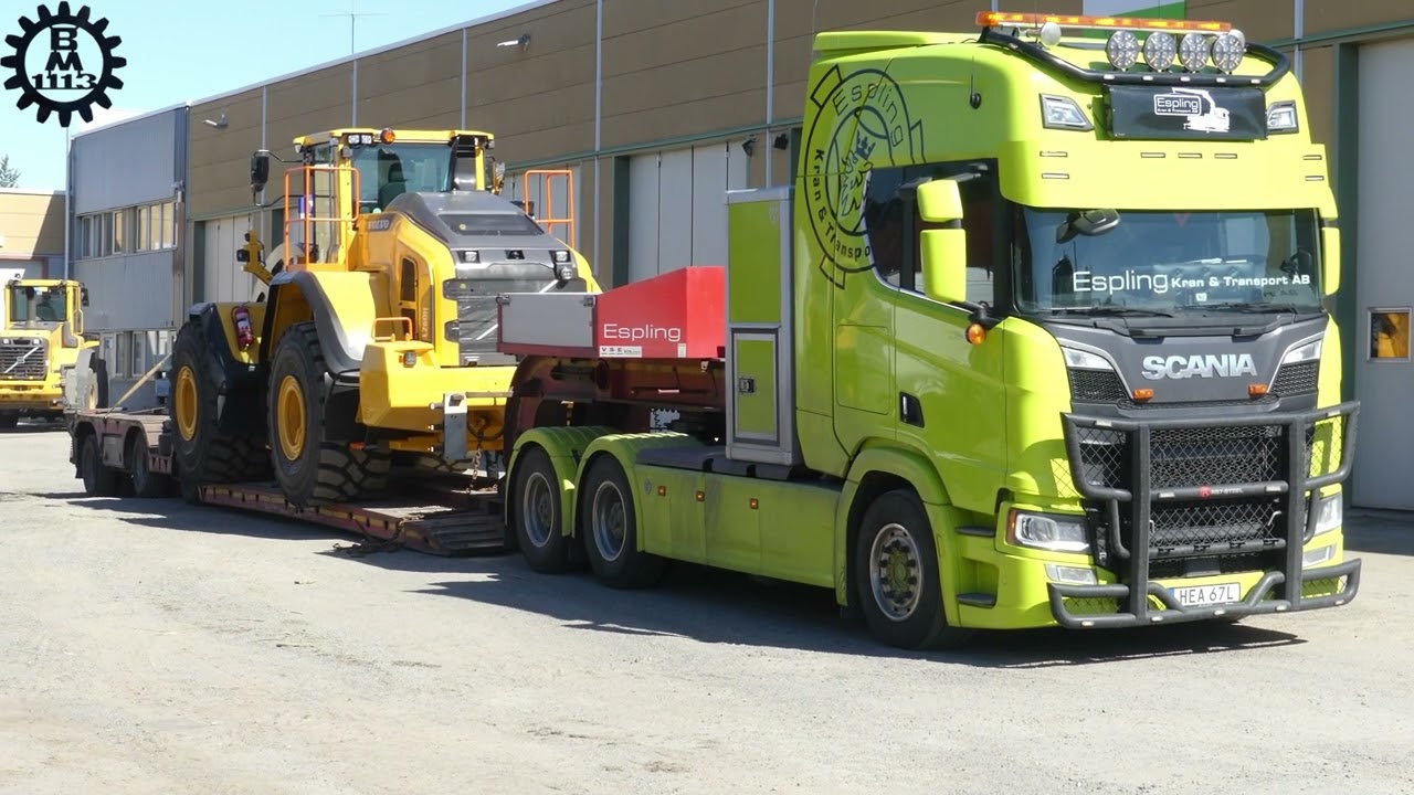 Volvo L260H on a Scania R650 V8 with Lowbed trailer