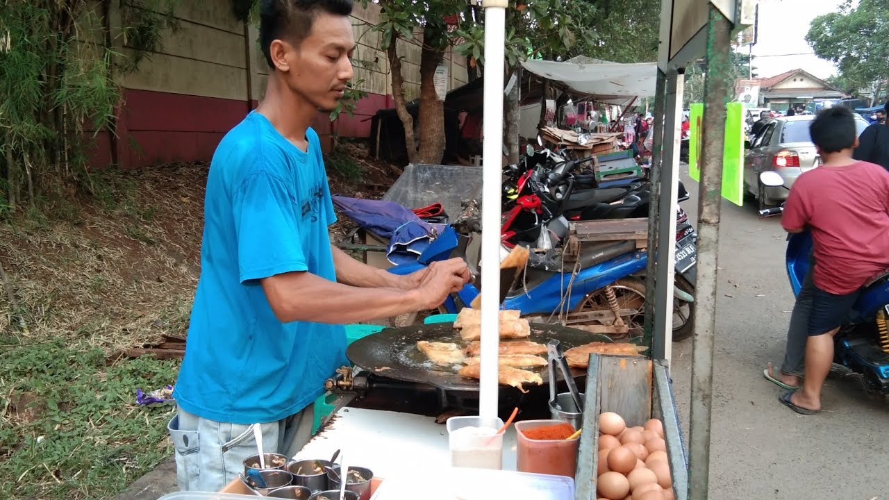 MARTABAK TELUR MINI#LARIS MANIS Rp5000 MEMBUAT BETAH NGANTRI PARA PEMBELI#STREET FOOD INDONESIA