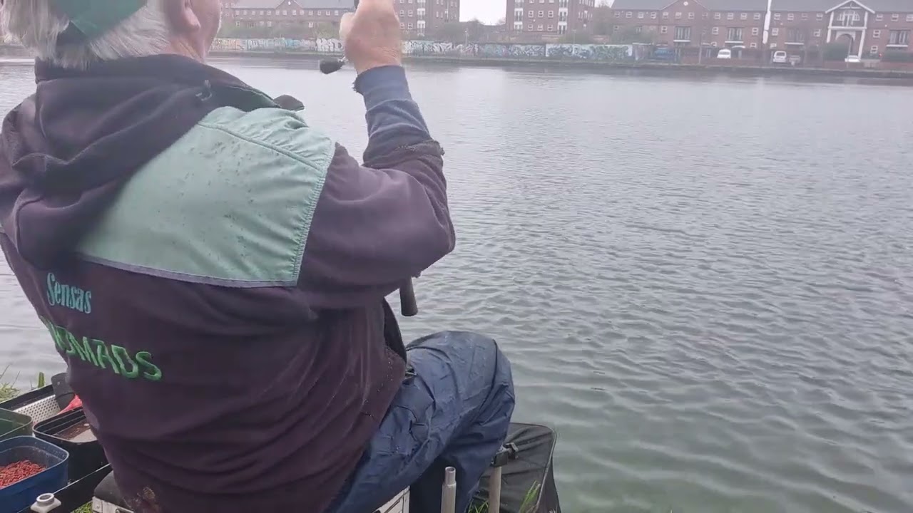 Clive Branson Fishing Vlogs Mid Week open east Dock Cardiff Massive Roach weights