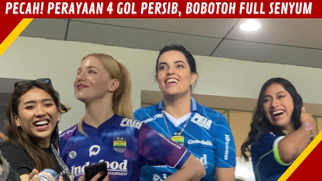 PASANGAN PARA PEMAIN PERSIB KEGIRANGAN RAYAKAN GOL PERSIB KE GAWANG PSS