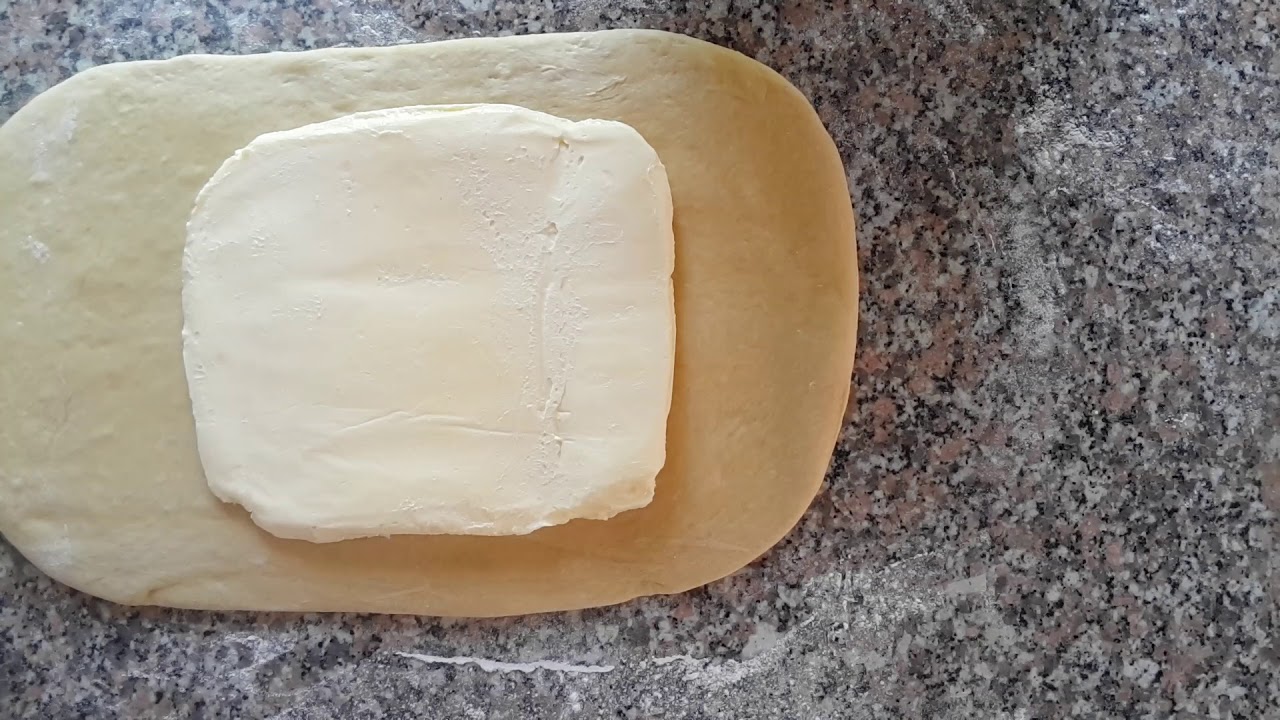 Inserimento burro ...pasta per cornetti