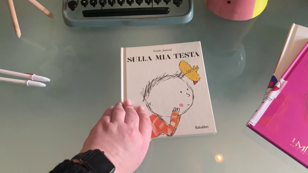Chiara legge “Sulla mia testa” di Émile Jadoul, ed. Babalibri