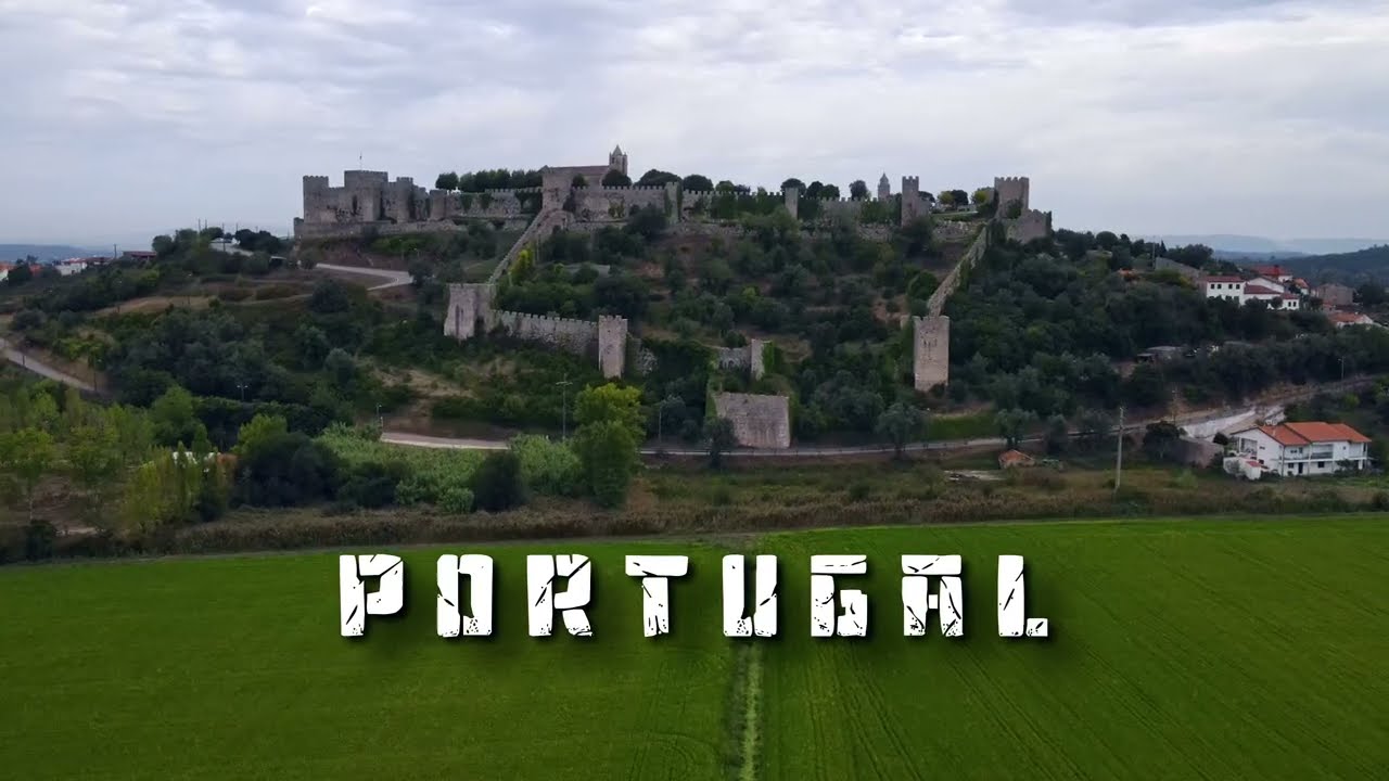 Castelo de Montemor-o-Velho, eine eindrucksvolle mittelalterliche Festung Portugals. Drohnenaufnahme
