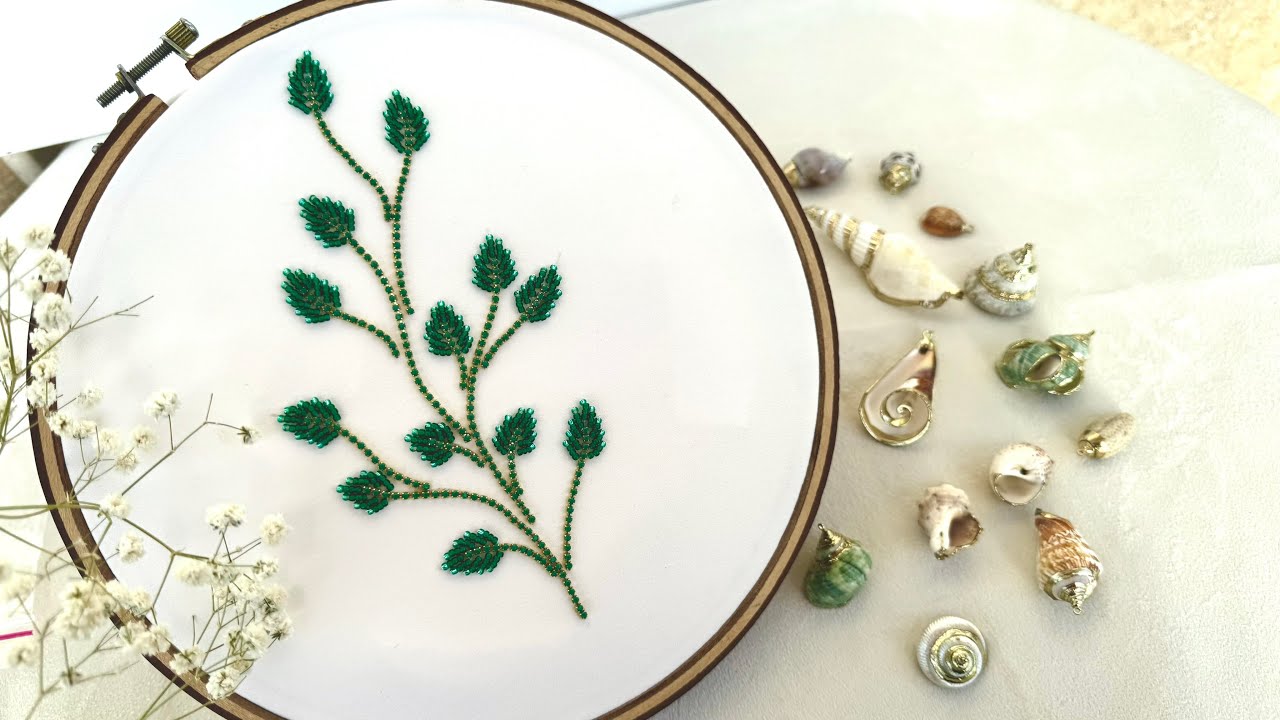 Teaching jewelry embroidery of stem and leaf with one metric bead