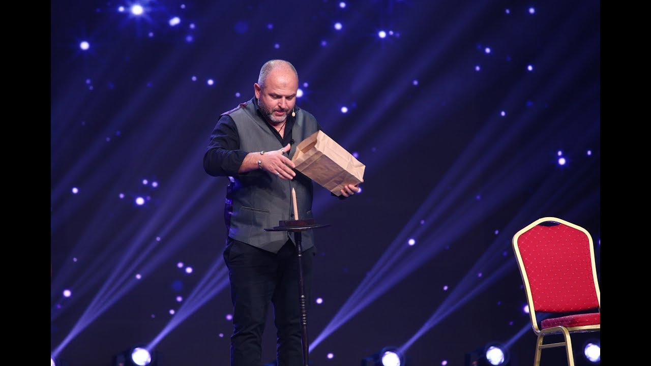 Cristian Denis a făcut show pe scena iUmor! Trucul cu pungile misterioase i-a speriat pe jurați!