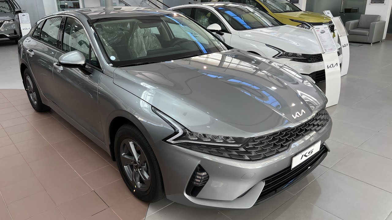 كيا K5 2023 ستاندر محرك 2.0L رنقات حساسات امامية وخلفيه كشافات مثبت سرعة وارد المطوع