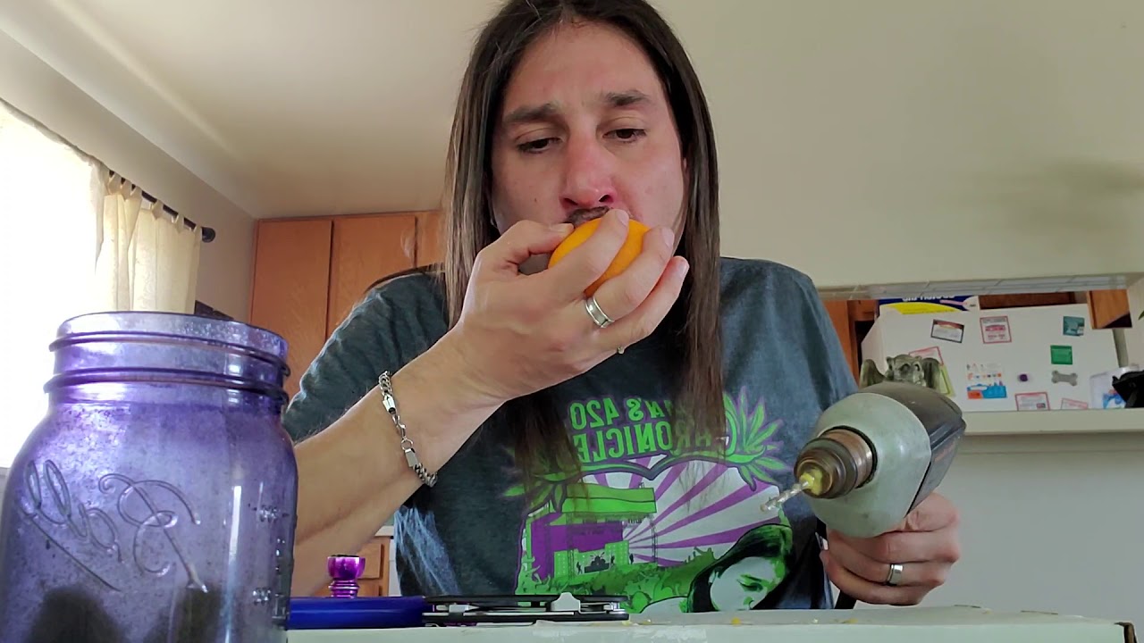 Dan's 420 Chronicles - Making a 420 Pipe Using An Orange  3/16/20