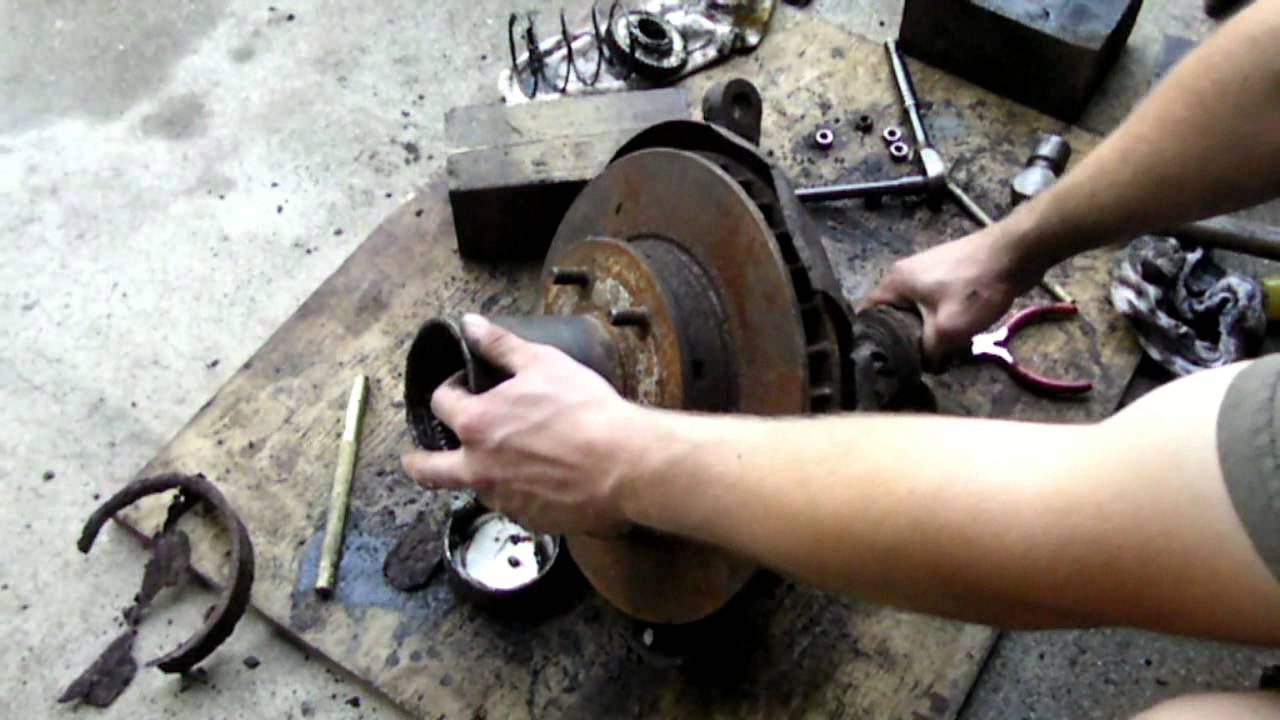 Wagoneer Dana 44s: Part 2 Hub teardown