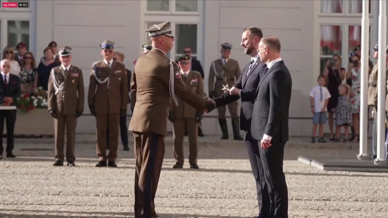 Wręczenie przez Prezydenta RP Andrzeja Dudę nominacji generalskich i odznaczeń państwowych